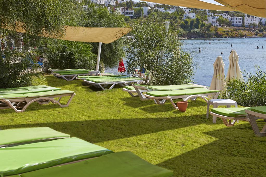 Meteor Beach Hotel ทูร์กุทริส ภายนอก รูปภาพ