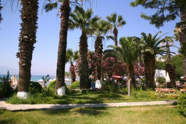 Meteor Beach Hotel ทูร์กุทริส ภายนอก รูปภาพ