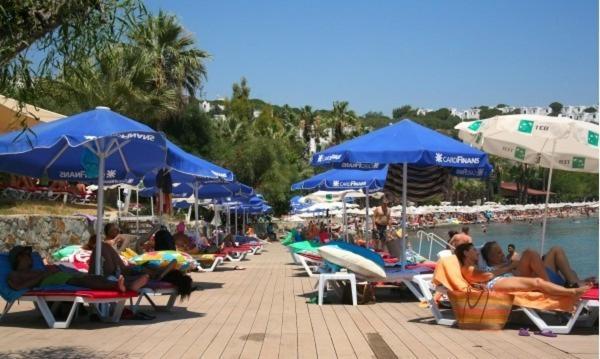 Meteor Beach Hotel ทูร์กุทริส ภายนอก รูปภาพ