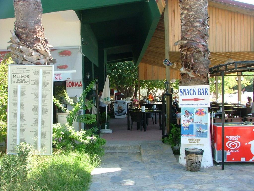 Meteor Beach Hotel ทูร์กุทริส ภายนอก รูปภาพ